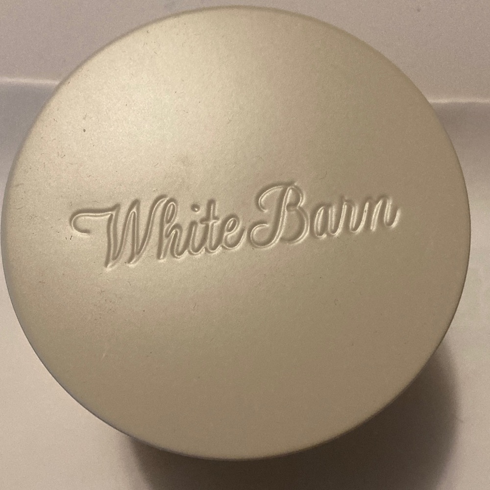 White Barn Balsam & Bergamot Candle - Soft Beige - Picture 2 of 3